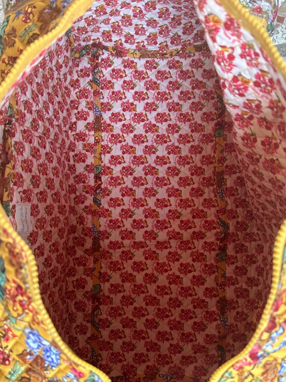 VERA BRADLEY x GILMORE GIRLS LARGE ORIGINAL DUFFEL BAG + COSMETIC BAG (SET):NWT - Picture 13 of 15